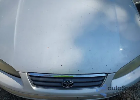 2000 Toyota Camry Le from USA, damaged, VIN 4T1BG22K8YU660110